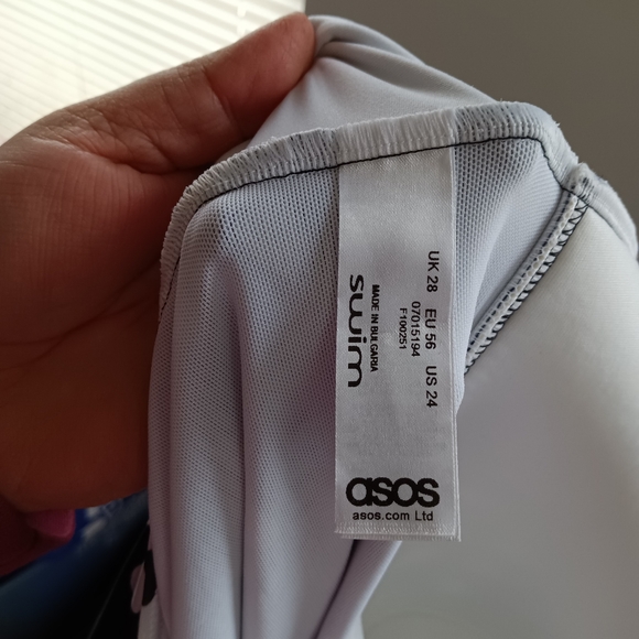 4x One Piece Polka Dot Swimsuit - Picture 3 of 5